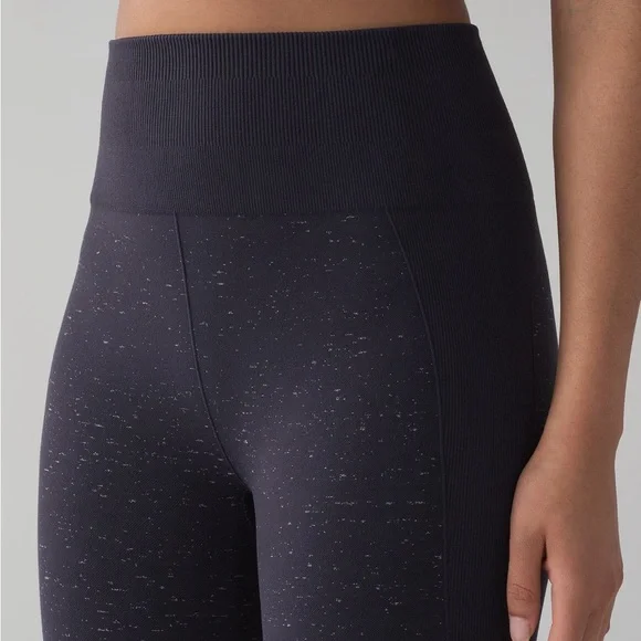 Lululemon Free To Flow Seamless High-Rise Crop 17” size 8 in Midnight Navy - Picture 2 of 8